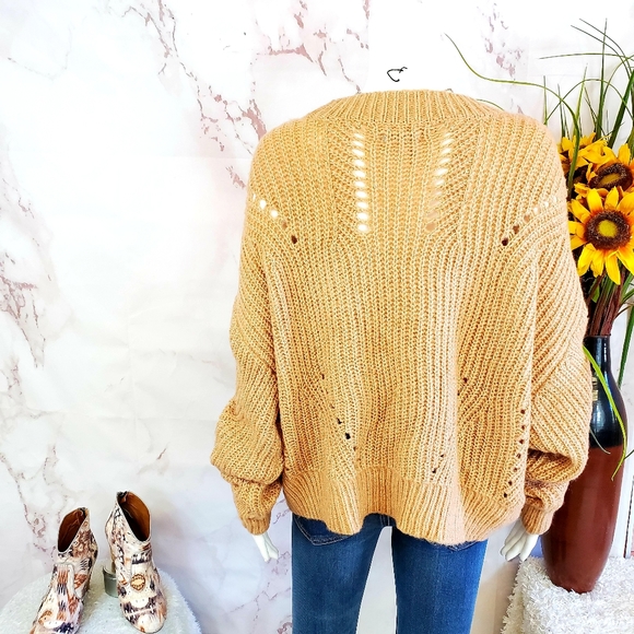 NWT! Elizabeth and James comfy soft knit sweater - Picture 5 of 10